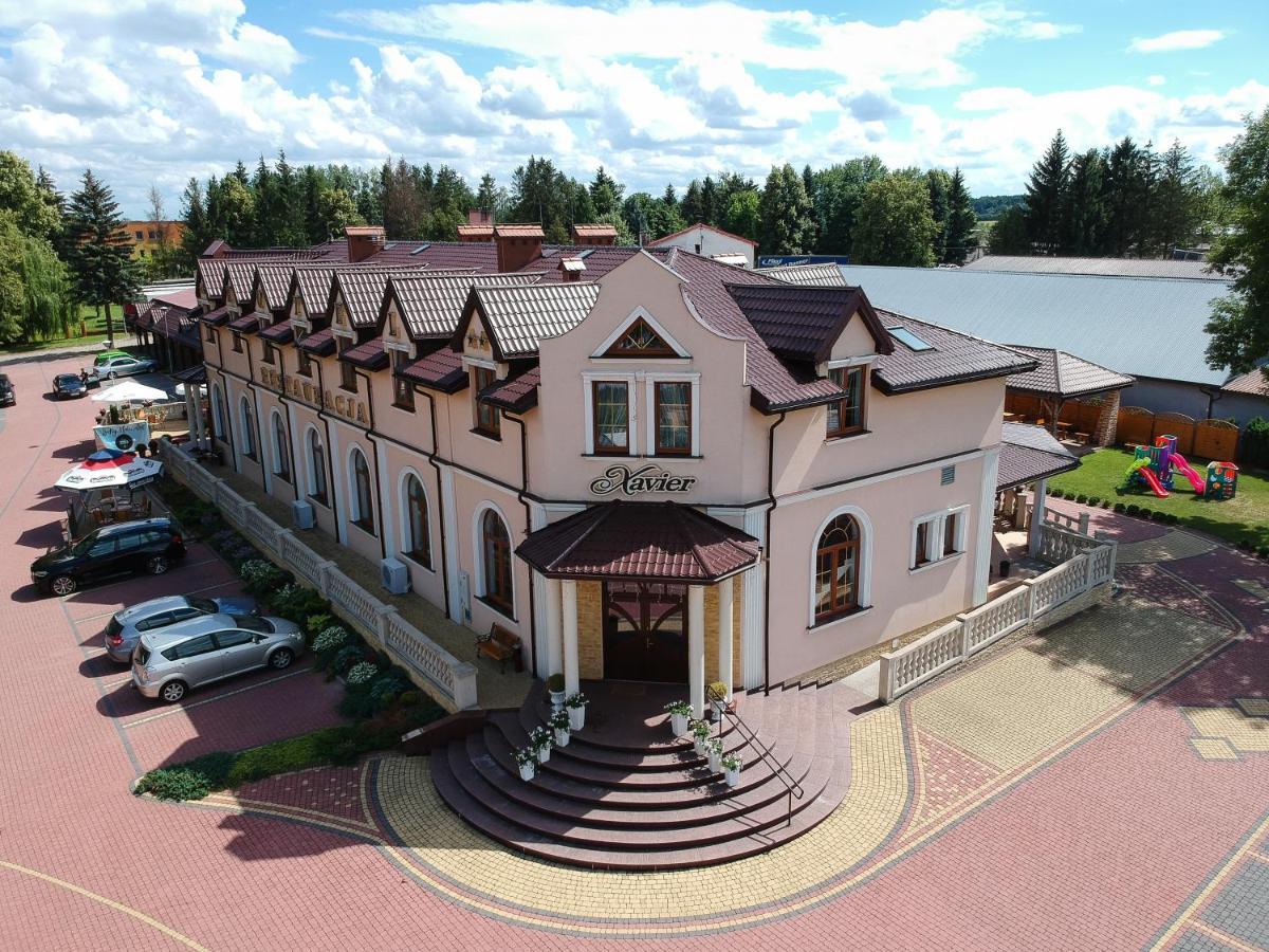 Hotel "Xavier" Lubycza Krolewska Экстерьер фото