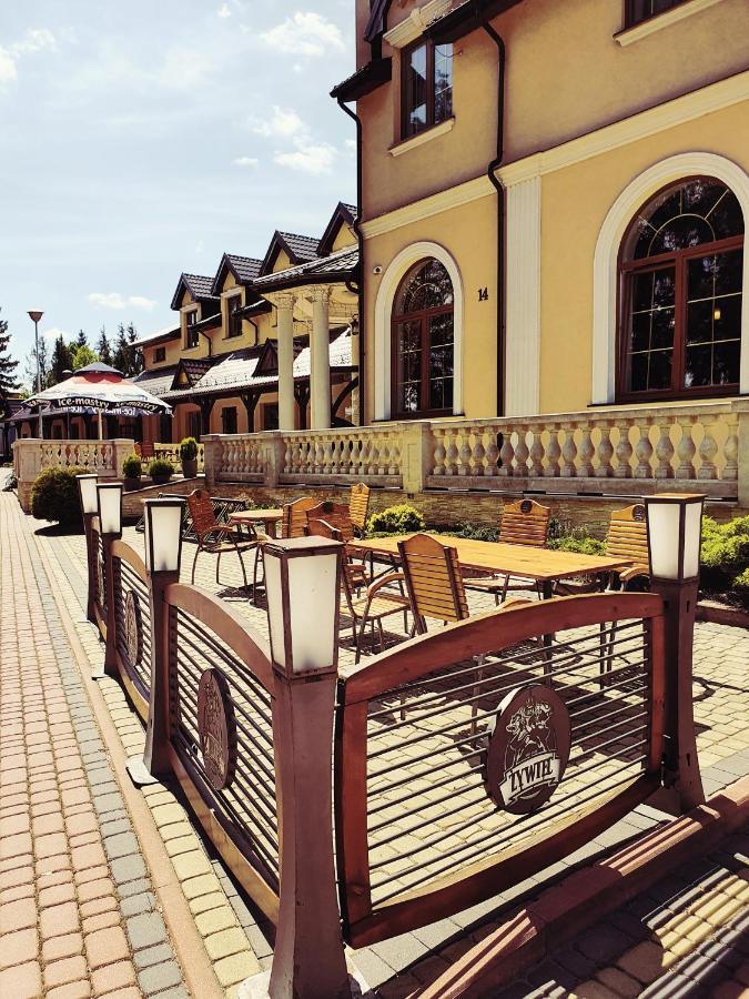 Hotel "Xavier" Lubycza Krolewska Экстерьер фото
