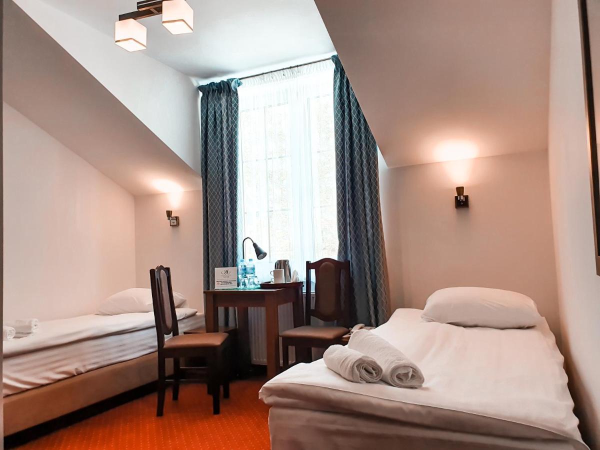 Hotel "Xavier" Lubycza Krolewska Экстерьер фото